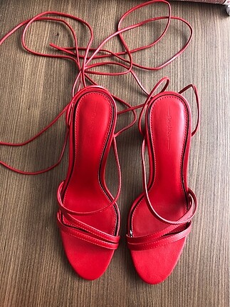 Bershka topuklu sandalet