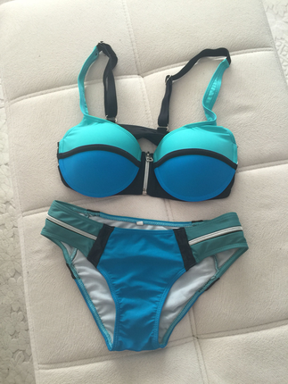Bikini. 