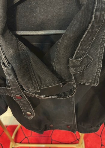 Kemer Detaylı Siyah Kısa Denim Ceket - Görsel 5