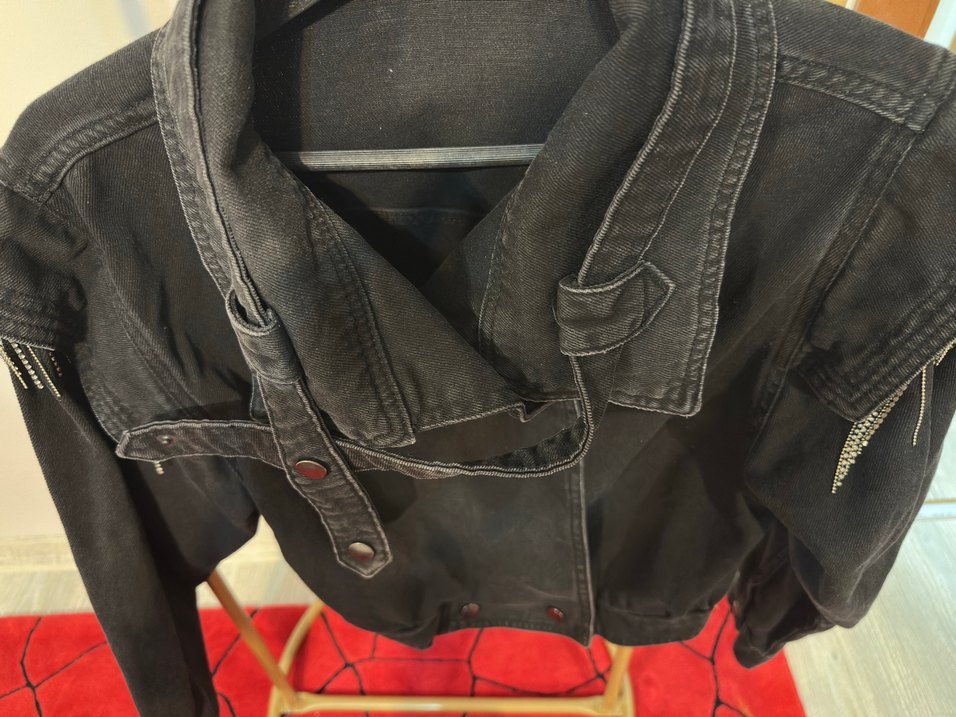 Kemer Detaylı Siyah Kısa Denim Ceket - Görsel 5