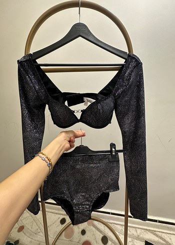 Deri Görünümlü Siyah Yılan Desenli Dantelli Bluz - Görsel 2