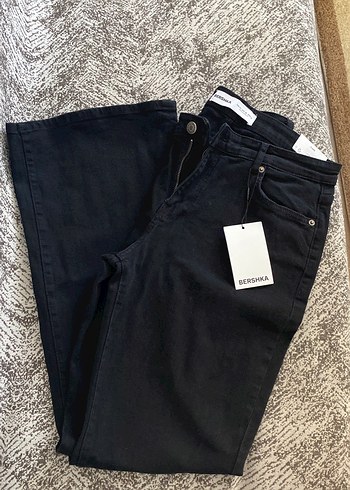 42 Beden Bershka Flare İspanyol Paça Siyah Kot Pantolon