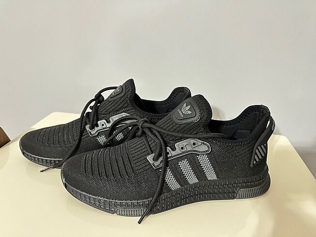 43 Beden Adidas erkek spor ayakkabı