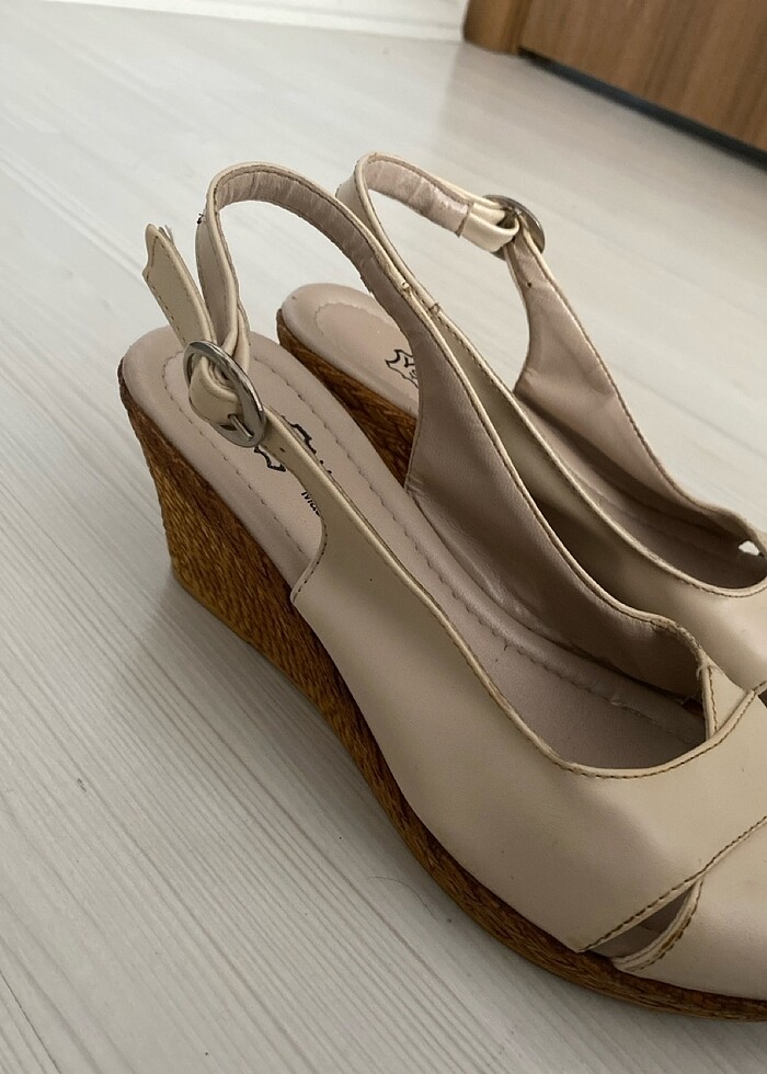 Dolgu topuk sandalet - Görsel 2