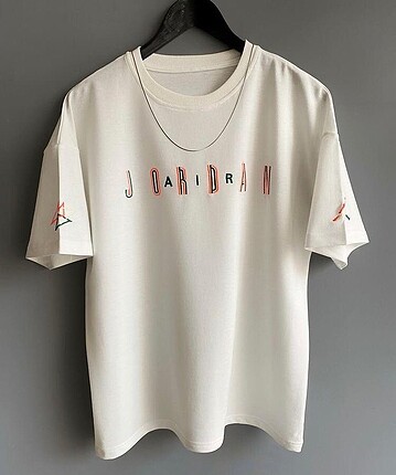 Baskılı ve Nakışlı T-shirt