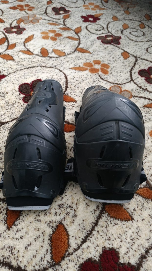 Siyah Biker Lastik Motosiklet Dizliği - Görsel 4