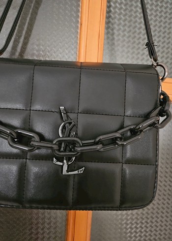 Zincir Detaylı Siyah Deri Kadın Çanta - Görsel 3