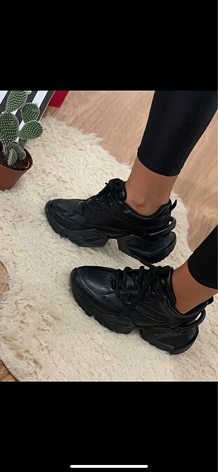Siyah sneakers
