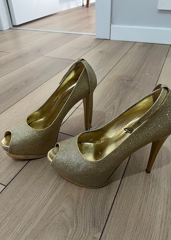 Gold topuklu ayakkabı - Görsel 2