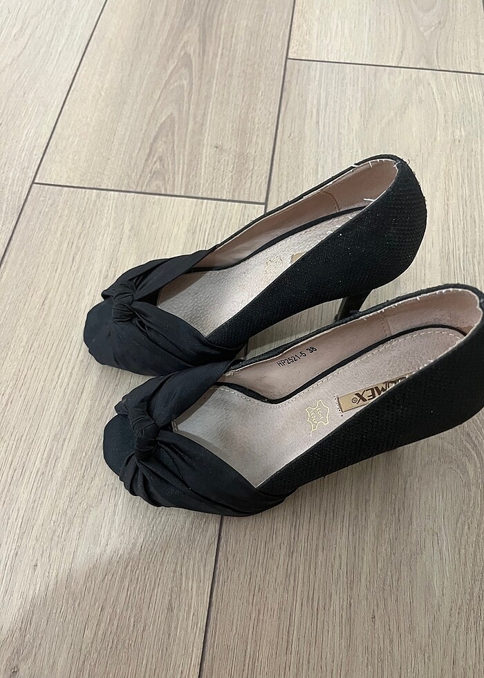 Siyah topuklu ayakkabı - Görsel 2