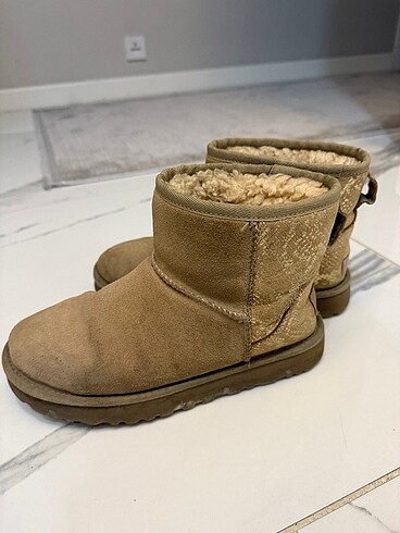 Ugg bot