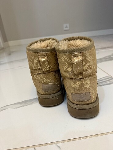 Ugg Ugg bot