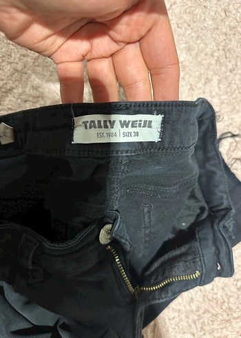 Siyah Yırtık Detaylı Midi Kot Pantolon - Görsel 4