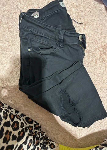 Siyah Yırtık Detaylı Midi Kot Pantolon - Görsel 5