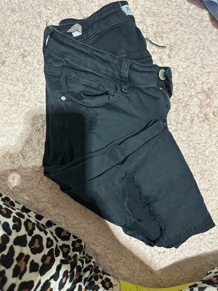 Siyah Yırtık Detaylı Midi Kot Pantolon - Görsel 3