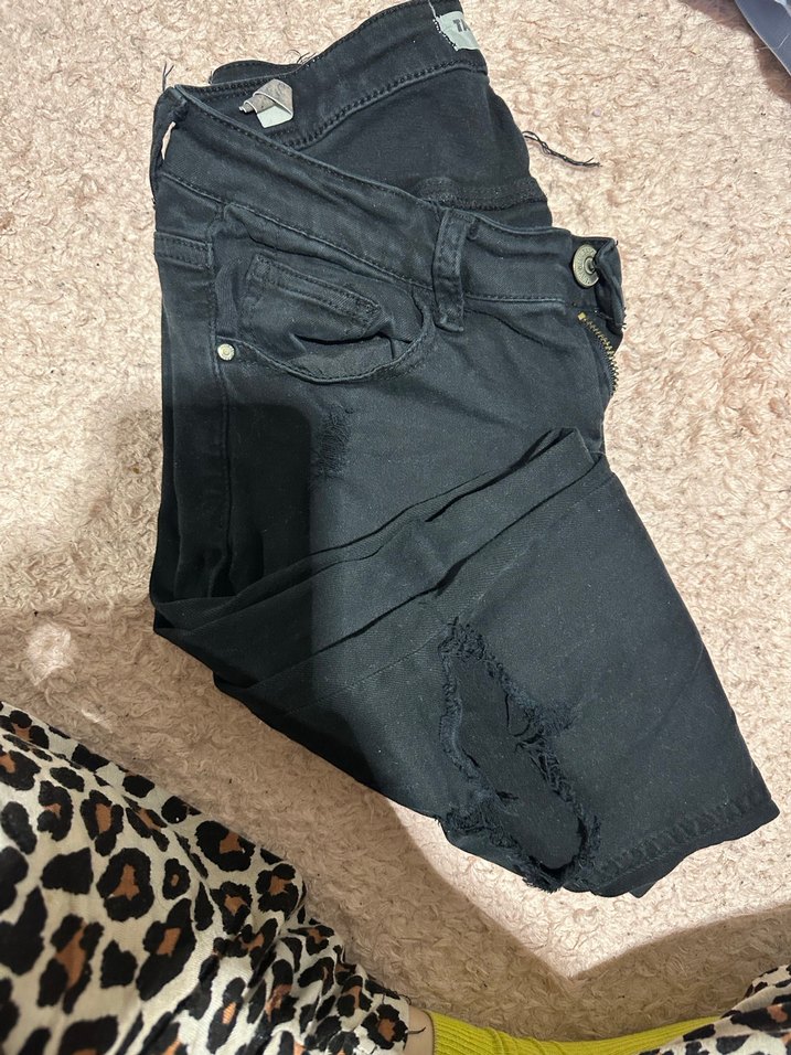 Siyah Yırtık Detaylı Midi Kot Pantolon - Görsel 5