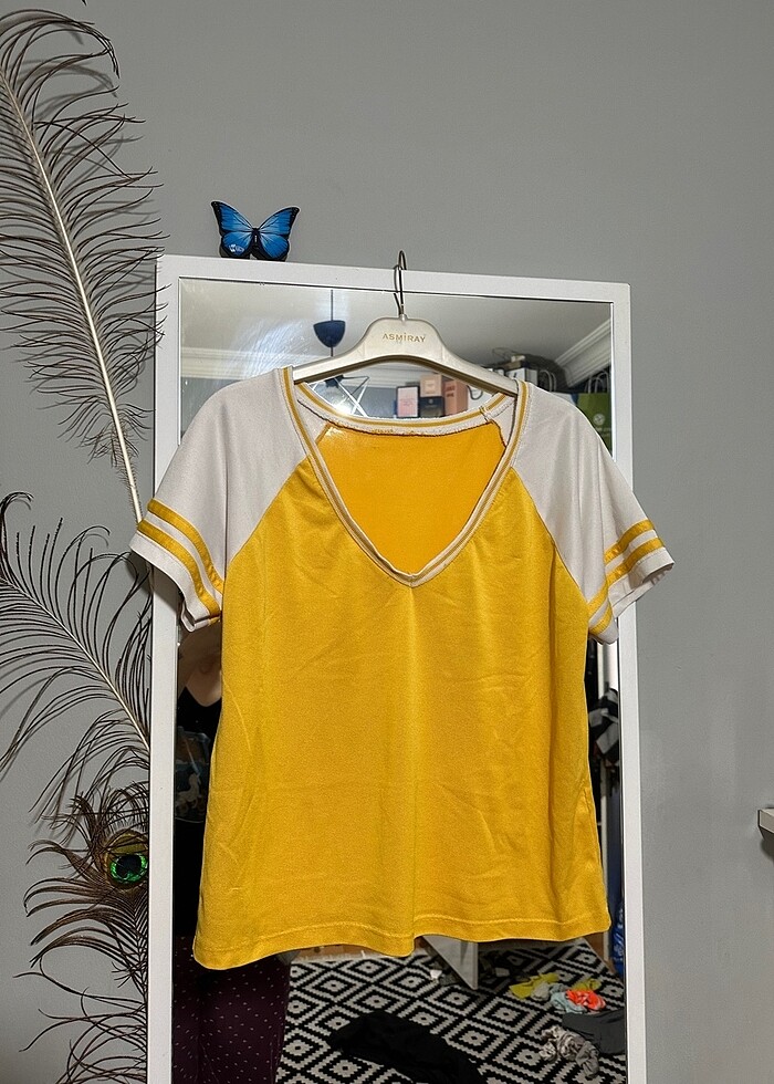 V yaka tişört - Görsel 2