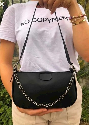 Siyah Zincir Detaylı Deri Kadın Çanta