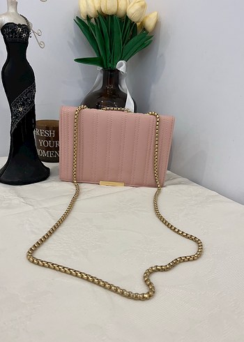 Beden Zincir Detaylı Pembe Deri Kadın Çanta