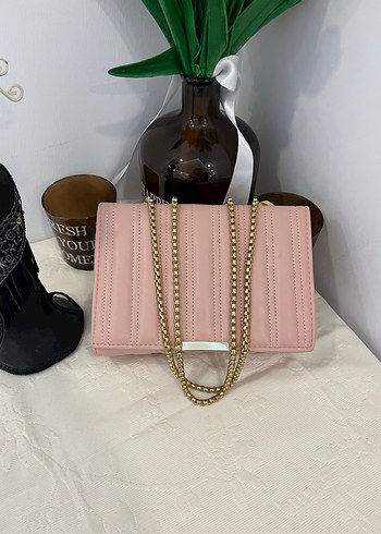 Zincir Detaylı Pembe Deri Kadın Çanta