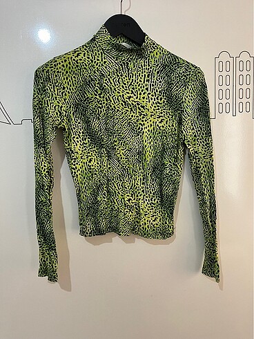 l Beden yeşil Renk Trendyol yeşil leopar desenli dik yaka bluz