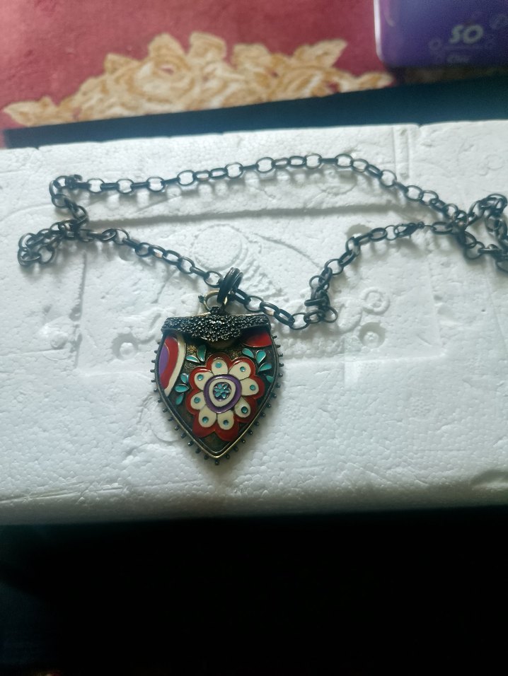 Çiçek motifli otantik  mineli kolye - Görsel 2