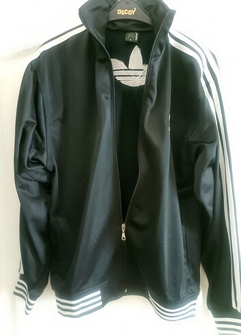Adidas logolu esortman üstu
