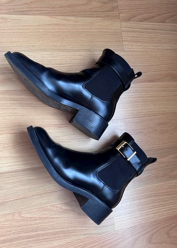 Mango Parlak Siyah Deri Tokalı Kadın Bot - Görsel 3