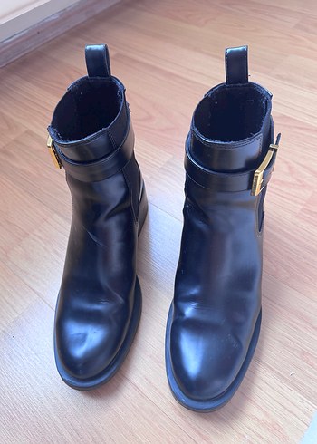 Mango Parlak Siyah Deri Tokalı Kadın Bot - Görsel 2