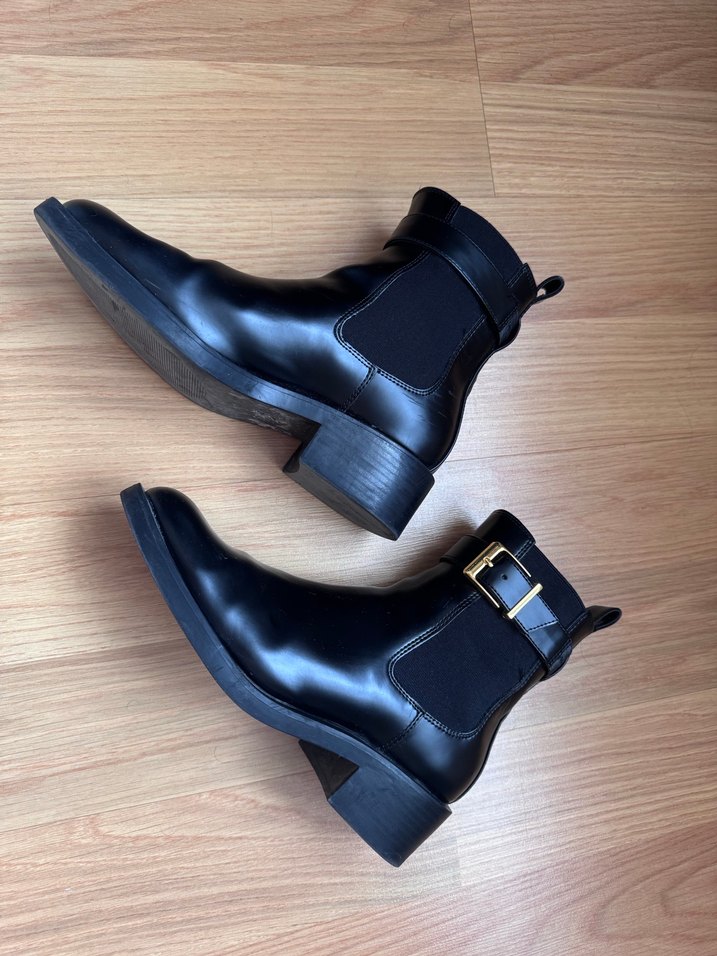 Mango Parlak Siyah Deri Tokalı Kadın Bot - Görsel 3