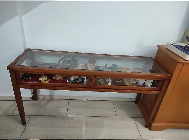 Özel üretim camlı vitrin