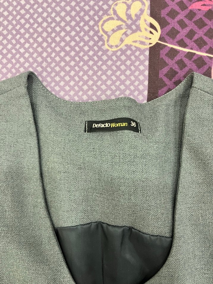 Düğmeli Gri Kadın Yelek - Görsel 2