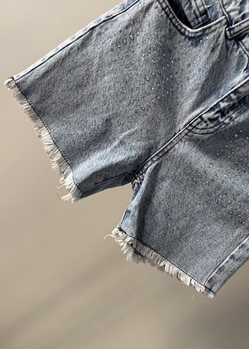 Kızlar İçin Gri Batik Desenli Denim Şort - Görsel 3