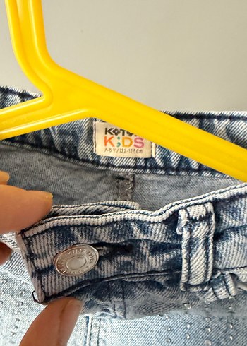 Kızlar İçin Gri Batik Desenli Denim Şort - Görsel 4