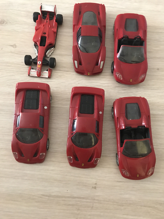 Kırmızı araba