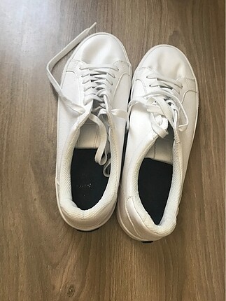 42 Beden beyaz Renk bershka erkek ayakkabı