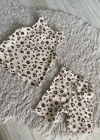 2 Yaş Beden Kız Çocuk Leopar Desenli Kolsuz Takım