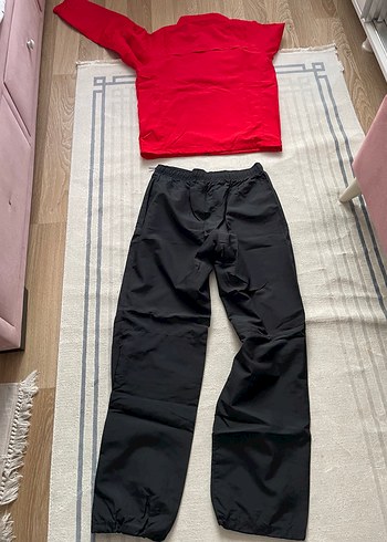 Kırmızı Sweatshirt ve Siyah Eşofman Altı Takımı - Görsel 13