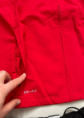 Kırmızı Sweatshirt ve Siyah Eşofman Altı Takımı - Görsel 4