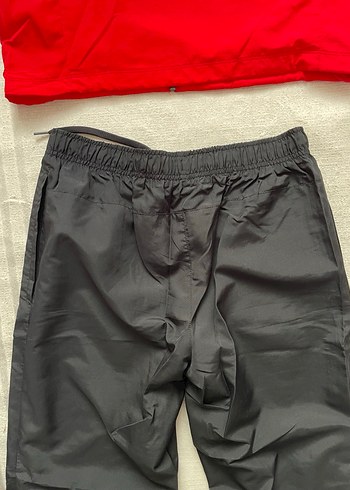 Kırmızı Sweatshirt ve Siyah Eşofman Altı Takımı - Görsel 16