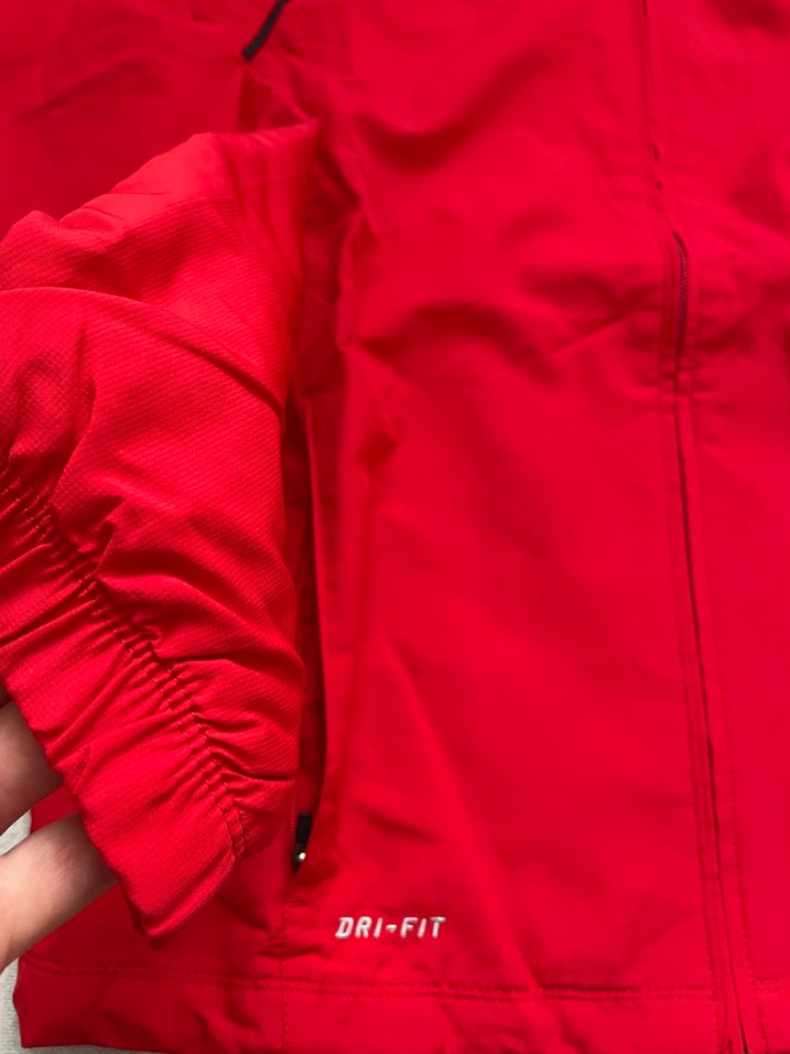 Kırmızı Sweatshirt ve Siyah Eşofman Altı Takımı - Görsel 5