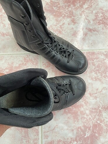 39,5 Beden siyah Renk Künzli ortopedik ayakkabı 39-40 numara.Komple deri.
