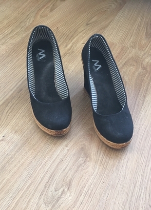Siyah kot ayakkabı