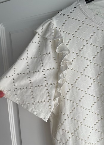 Zara Nakışlı Dantel Detaylı Beyaz Kadın Bluz - Görsel 4