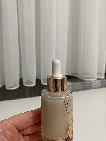 Diğer Charlotte tilbury magic serum