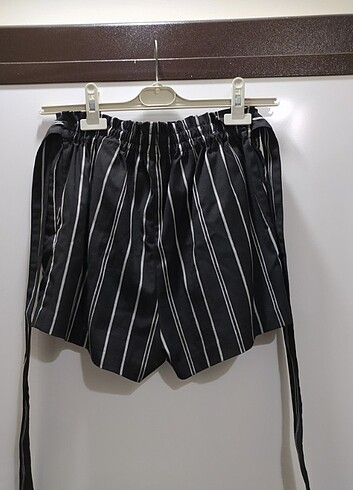 36 Beden siyah Renk H&M şort 