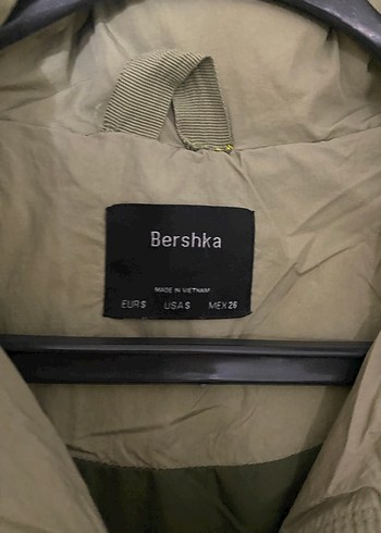 s Beden Bershka Haki Fermuarlı Şişme Mont