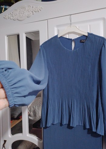 Uzun Kollu Mavi Piliseli elbise - Görsel 2