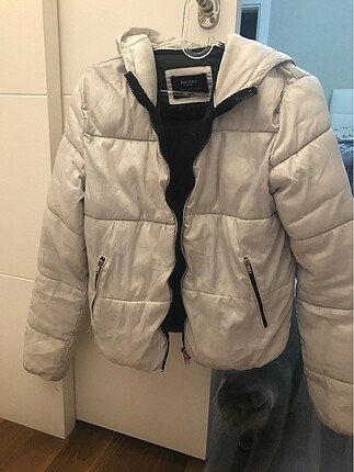 Beyaz şişme mont