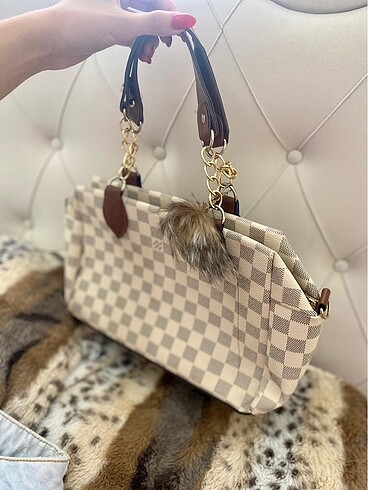 Louis Vuitton Kol çantası